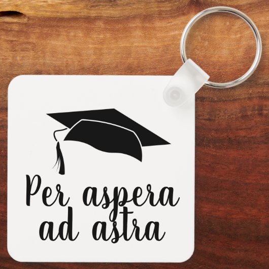 ペルアスペラとアストララテン引用文ブラック卒業 キーホルダー (裏面)