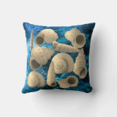 ペルシアブルーの背景に浮かぶ天然の貝殻 クッション (裏面)