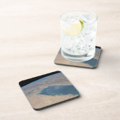 ペルシア湾の熱帯の青い海。 コースター (右側)