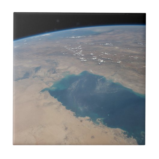 ペルシア湾の熱帯の青い海。 タイル (正面)