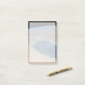 ペルシア湾の熱帯の青い海。 ポストイット (デスク上)