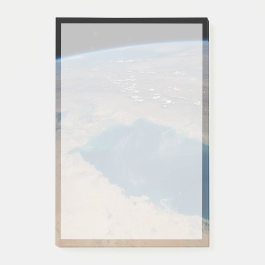 ペルシア湾の熱帯の青い海。 ポストイット (正面)