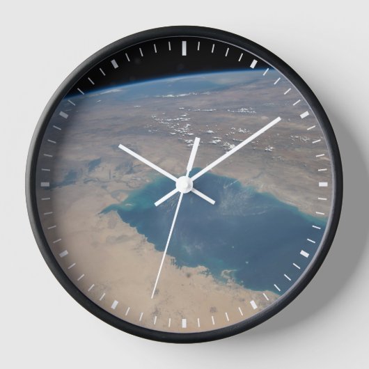 ペルシア湾の熱帯の青い海。 壁時計 (正面)