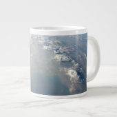 ペルシア湾の熱帯の青い海。2 ジャンボコーヒーマグカップ (正面右)