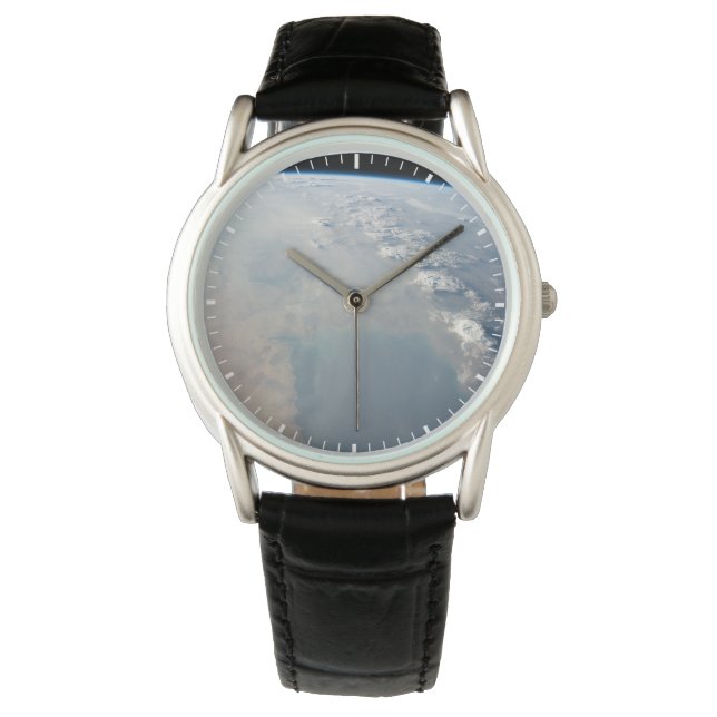 ペルシア湾の熱帯の青い海。2 腕時計 (正面)