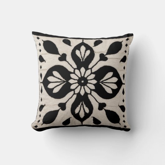 ペルシャのエレガンス：手作りの白黒キリム クッション (正面)