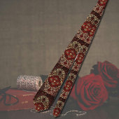 ペルシャのカーペットの外観 – 濃い赤とクリーム – ボホ ネクタイ