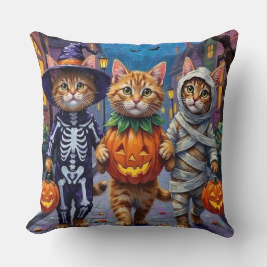 ペルシャ猫のトリックまたはトリートハロウィーンコスチューム クッション (正面)