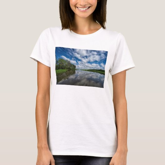 ペルーのジャングルの反射 Tシャツ (正面)