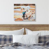 ペルーのマラスで塩を収穫する キャンバスプリント (インサイチュ (寝室))