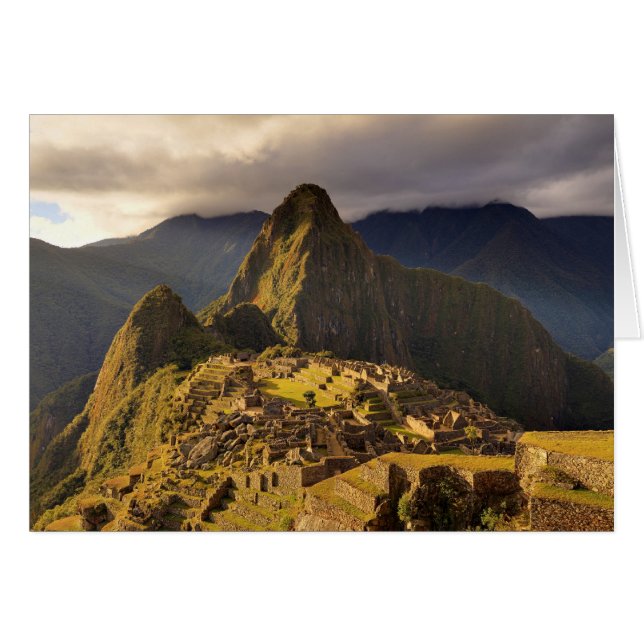 ペルーのCuscoの近くのMachu Picchuの場所 (正面横)
