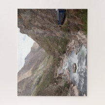 ペルーのMachu Picchuへのインカ人の柵の列車