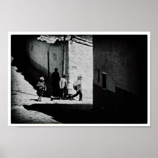 ペルー男性歩くダウン通りモノクロ ポスター (正面)