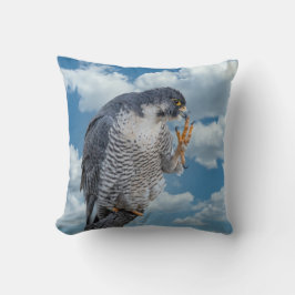 ペレグリン《鳥》ハヤブサはハドソン川沿い クッション