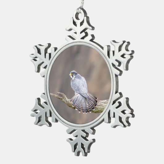 ペレグリン《鳥》ハヤブサアットザパリサーズインターステートパーク スノーフレークピューターオーナメント (右)