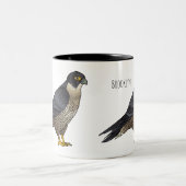 ペレグリン《鳥》ハヤブサ鳥の漫画イラストレーション ツートーンマグカップ (中央)