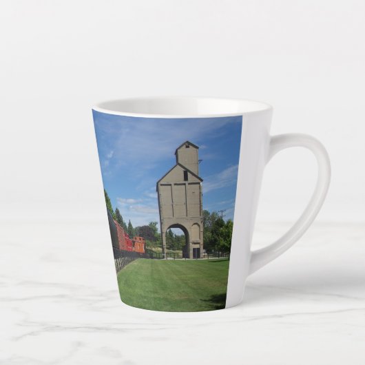 ペレマロッケ1223列車ラテマグ カフェラテマグ (右)