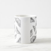 ペンとインクの蝶のパターン コーヒーマグカップ (中央)