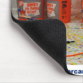 ペンキのバケツの子犬 マウスパッド (コーナー)