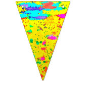 ペンキは黄色い背景ではねかけます バンティングフラッグ (第1の旗)