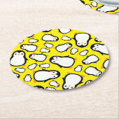 ペンギンかわいい冬の最初の誕生日パーティーコースター ラウンドペーパーコースター (アングル)