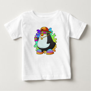ペンギンがスプレーを使った画家 ベビーTシャツ