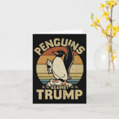 ペンギンがペンギンに抵抗おもしろいする カード (黄色い花)