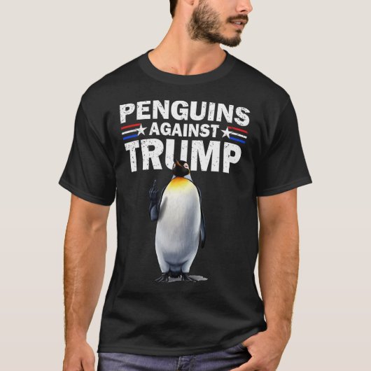 ペンギンがペンギンに抵抗おもしろいする Tシャツ (正面)