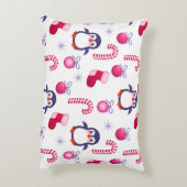 ペンギンが付いているかわいいピンク及びホワイトクリスマスパターン アクセントクッション (裏面(縦))