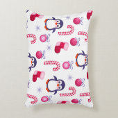 ペンギンが付いているかわいいピンク及びホワイトクリスマスパターン アクセントクッション (正面(垂直))