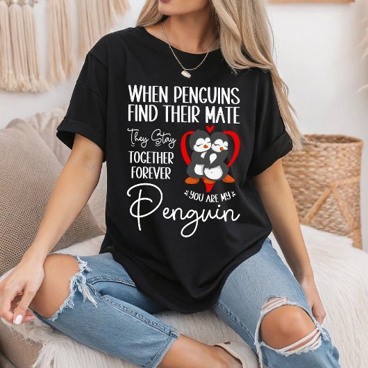 ペンギンが仲間を見つけると一緒にいる Tシャツ