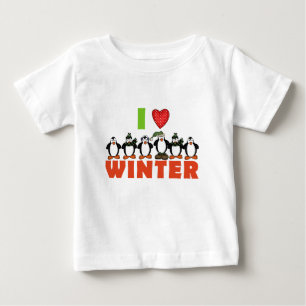 ペンギンが冬のTシャツと贈り物を愛する ベビーTシャツ