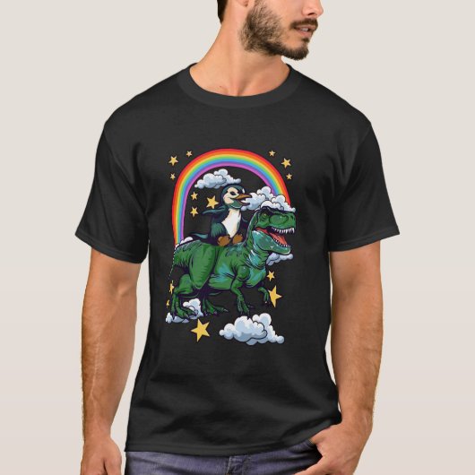 ペンギンが恐竜の恐竜に乗り込む Tシャツ (正面)