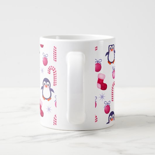ペンギンが登場する可愛いピンク&ホワイトのクリスマスパターン ジャンボコーヒーマグカップ (裏面)