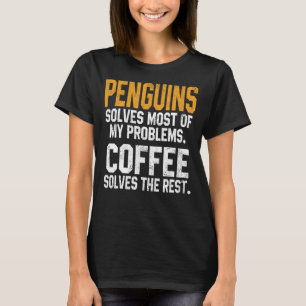 ペンギンが私の問題を解決コーヒー男性の女性 Tシャツ