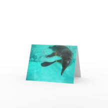 ペンギンが青い水を使ってダイビングす空白のる