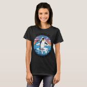 ペンギンと一緒に立つフリッパー Tシャツ (正面フル)