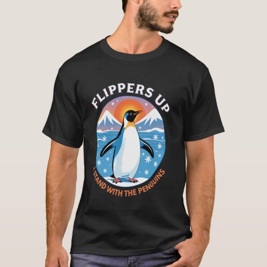 ペンギンと共に立ちます ペンギンのひれが上向きで面白い Tシャツ (正面)