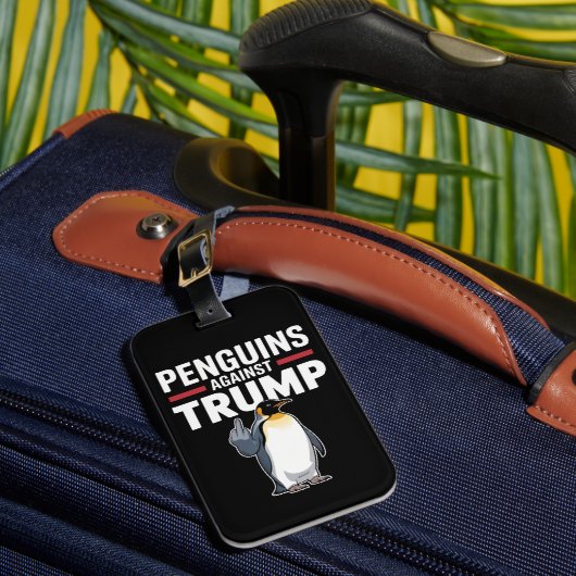 ペンギンのひれで抵抗 トランンプに抗議するペンギン ラゲッジタグ (正面インサイチュ1)