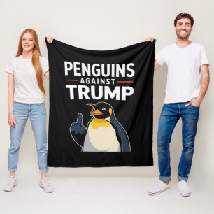 ペンギンのひれを上げてトランプに抵抗するペンギン フリースブランケット