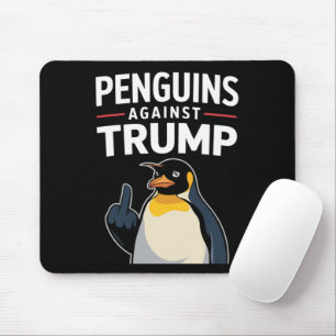 ペンギンのひれを上げてトランプに抵抗するペンギン マウスパッド