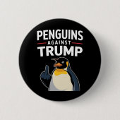 ペンギンのひれを上げてトランプに抵抗するペンギン 缶バッジ (正面)