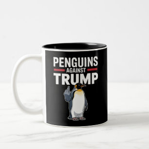 ペンギンのひれを上げろ トランプに抵抗するペンギン ツートーンマグカップ