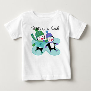 ペンギンのスケートで滑ることは涼しいです ベビーTシャツ