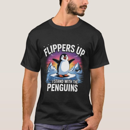 ペンギンの切り株を持って立つフリッパーズおもしろい。 Tシャツ (正面)