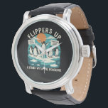 ペンギンの抵抗を受けて立つフリッパーズおもしろい 腕時計<br><div class="desc">関税に対おもしろいする抗議ペンギンと共に立つフリッパー</div>