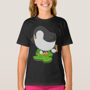 ペンギンインラインスケートで滑るローラースケート Tシャツ