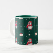 ペンギンサンタグリーンハッピーメリークリスマスパターン ツートーンマグカップ (正面左)