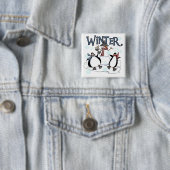 ペンギンスケートで滑るホリデーTシャツとギフト 缶バッジ (インサイチュ)