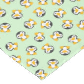 ペンギンバースデーパーティーグリーン テーブルクロス (アングル)